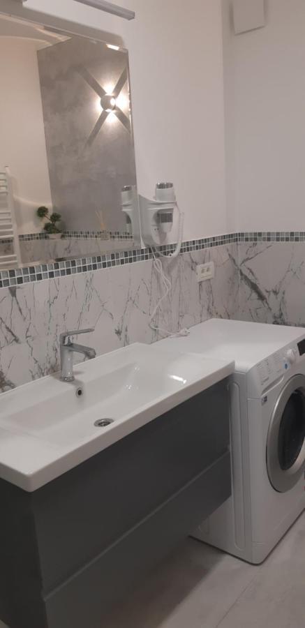 Aqua West Apartment Free Parking- Self Check-In Орадя Экстерьер фото