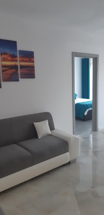 Aqua West Apartment Free Parking- Self Check-In Орадя Экстерьер фото