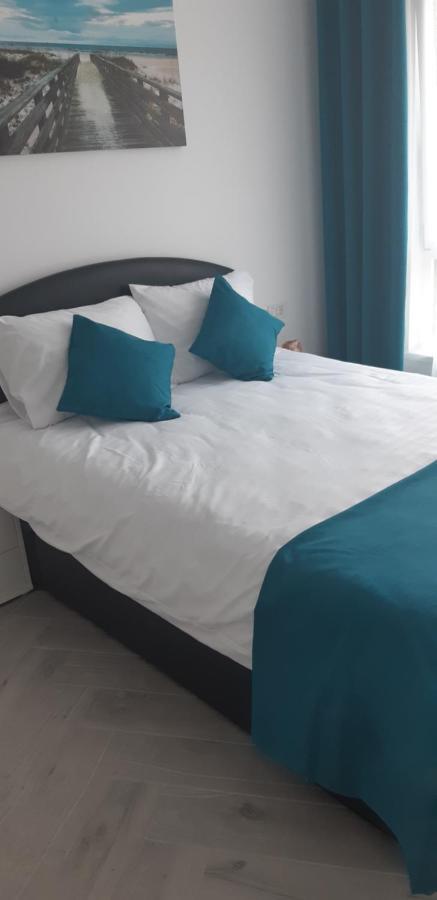 Aqua West Apartment Free Parking- Self Check-In Орадя Экстерьер фото