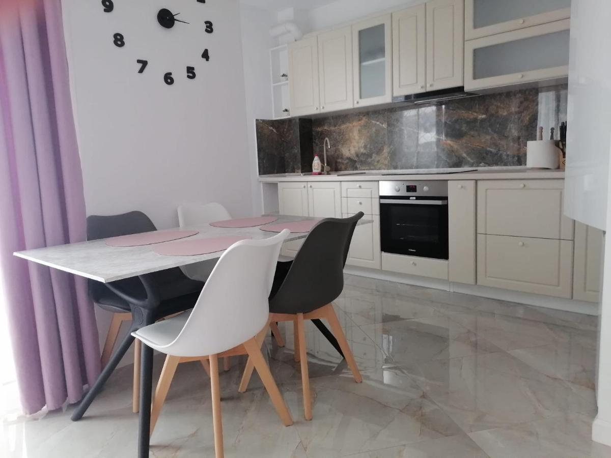 Aqua West Apartment Free Parking- Self Check-In Орадя Экстерьер фото